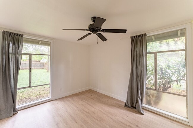 Building Photo - Cozy 3BD/2BA Brick Home in Vibrant Northea...