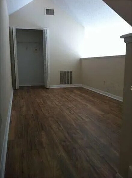 Building Photo - 6184 Westgate Dr