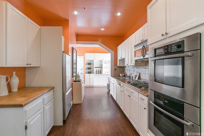 Building Photo - OPEN HOUSE SUN 4/19 Amazing Cow Hollow 3 bedroom Condo w/remodeled kitchen, hardwood floors and l...