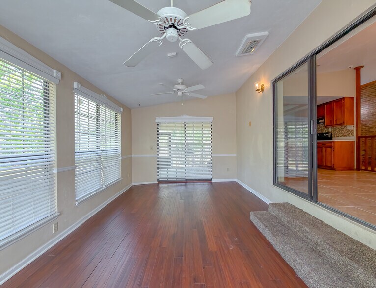 Building Photo - 8514 Raquel Ln