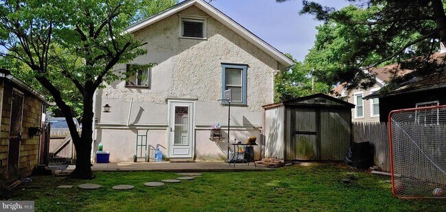 Building Photo - 613 Sampson Ave