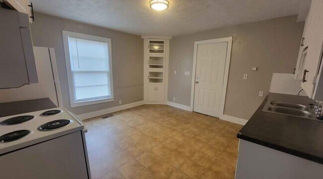 Building Photo - 2 Bedroom House in Pryor