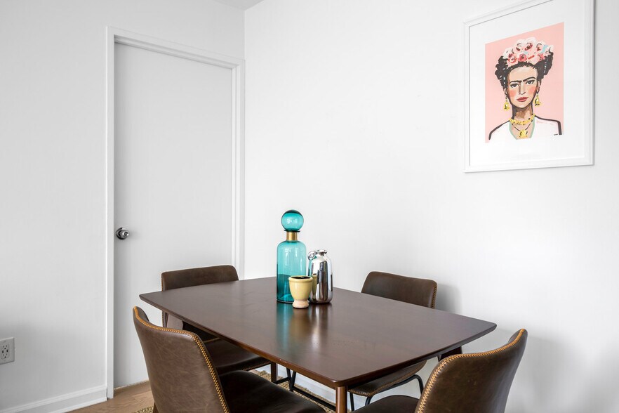 Building Photo - 400 Chambers St