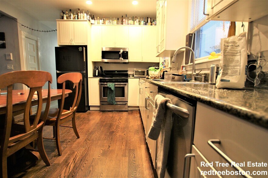 Building Photo - 17 Parker Hill Ave