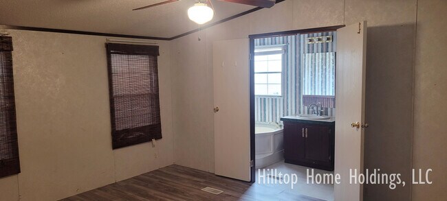 Building Photo - 69 Hilltop Rd