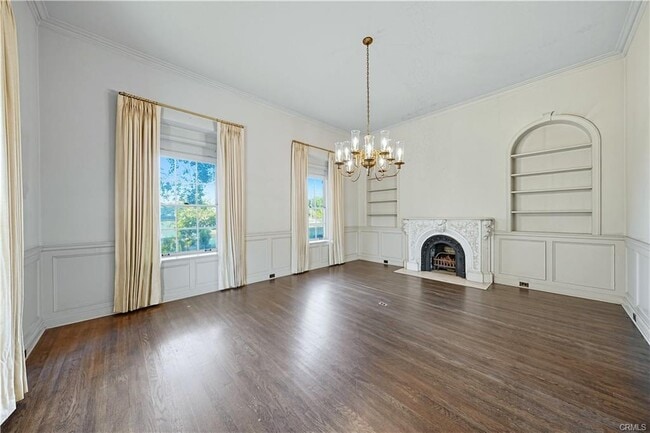 Building Photo - 1527 Royal Oaks Dr