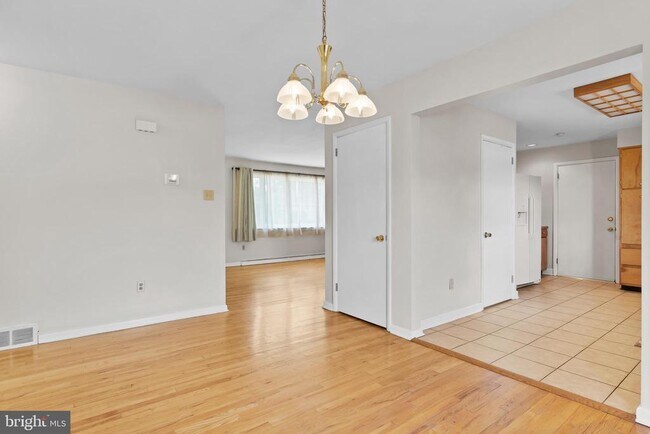 Building Photo - 213 Sunset Dr