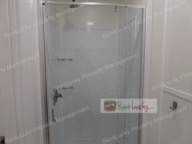 Building Photo - 2110-2116 NE 85th St