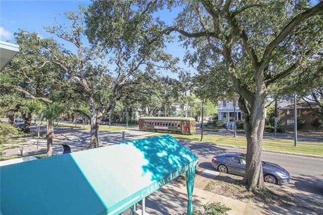 Building Photo - 1BD/1BA Condo on St Charles Ave with Gated...