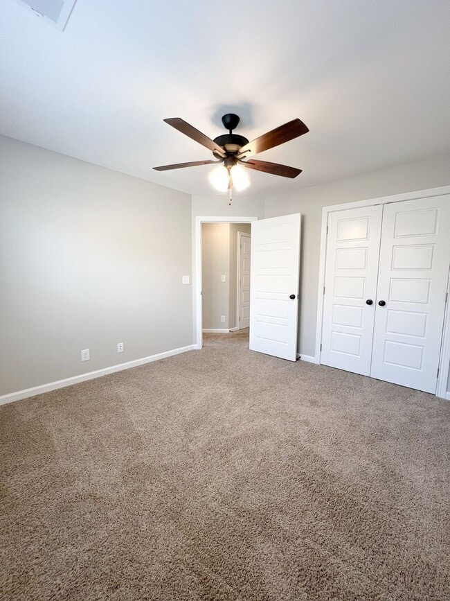 Building Photo - Must See-Stunning 5-Bedroom Home in 37043!!