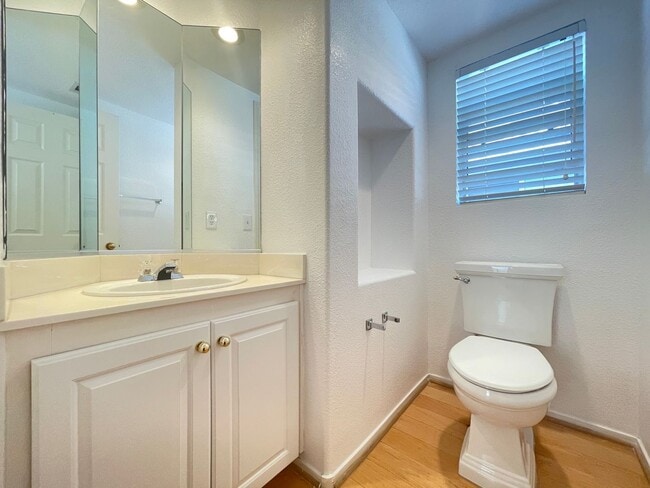 Building Photo - 3bedroom home in a GATED community near the strip