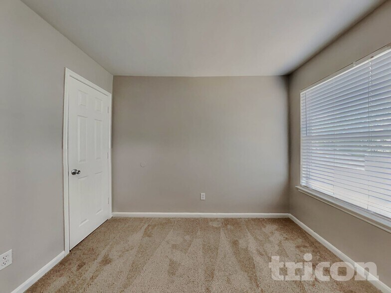 Building Photo - 7711 Cypress Edge Dr