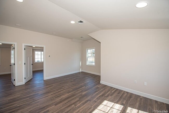 Building Photo - 1090 New York Ave