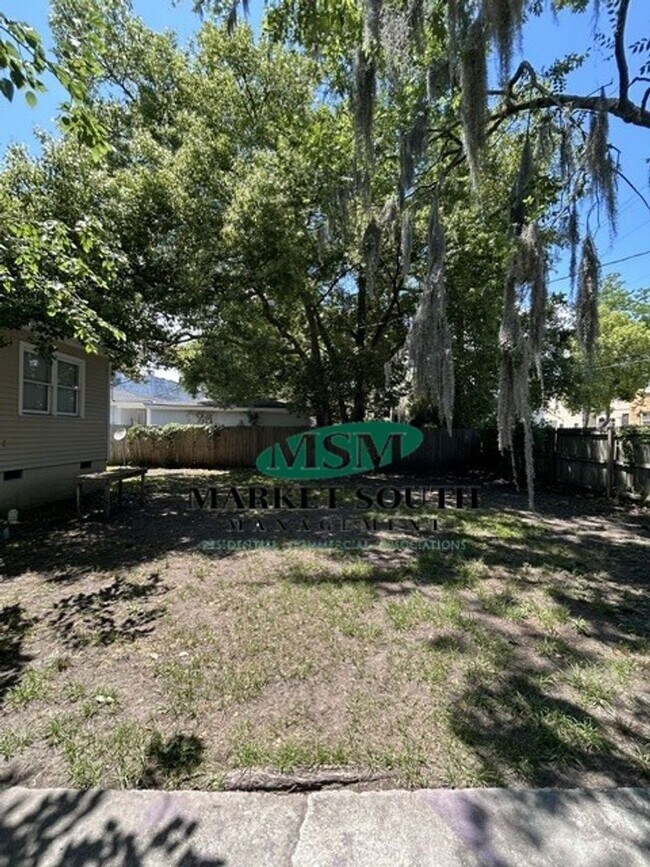 Building Photo - 738 E Anderson St