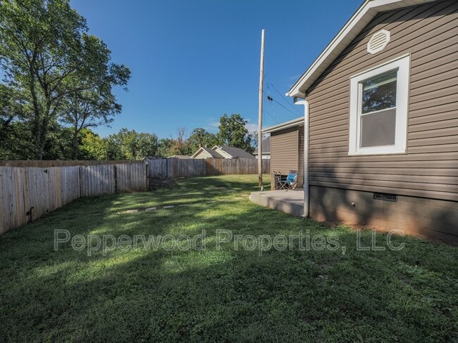 Building Photo - 930 Ansel St