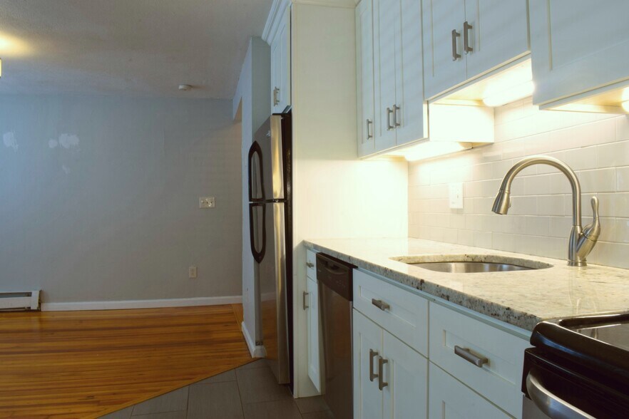 Building Photo - 28 Yeamans St