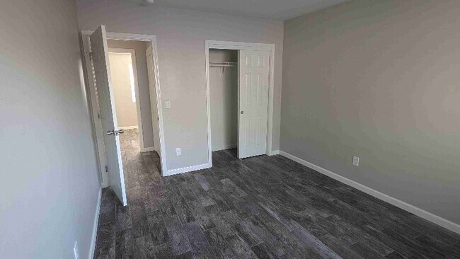 Building Photo - 3438 E Monte Vista Dr