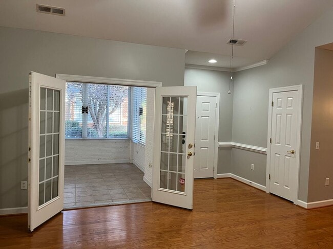 Building Photo - 1021 Thistle Briar Pl