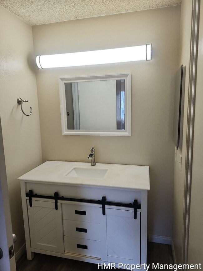 Building Photo - 2 Bed / 2 Bath Condo Near Claremont Village