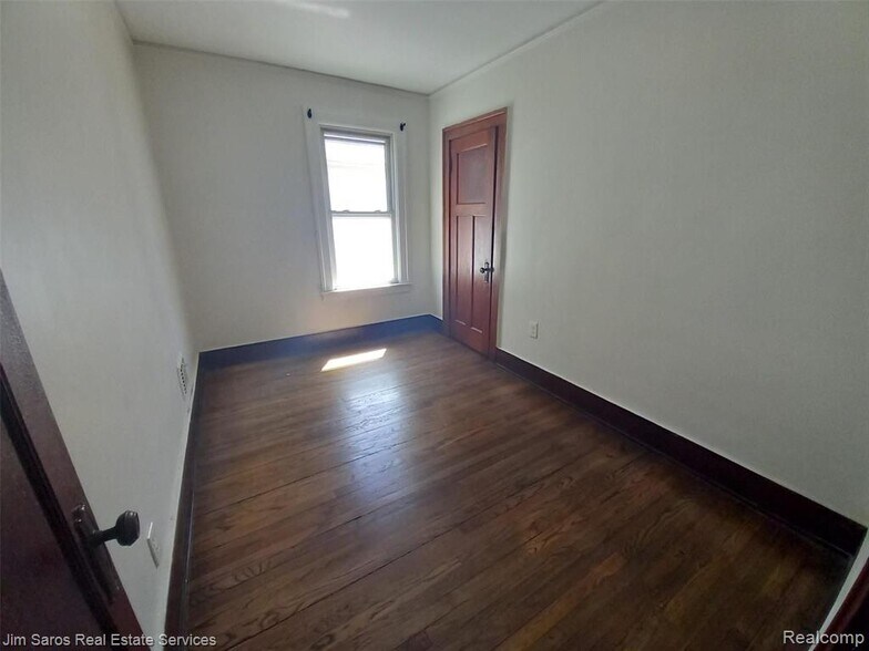 Building Photo - 1463 Beaconsfield Ave