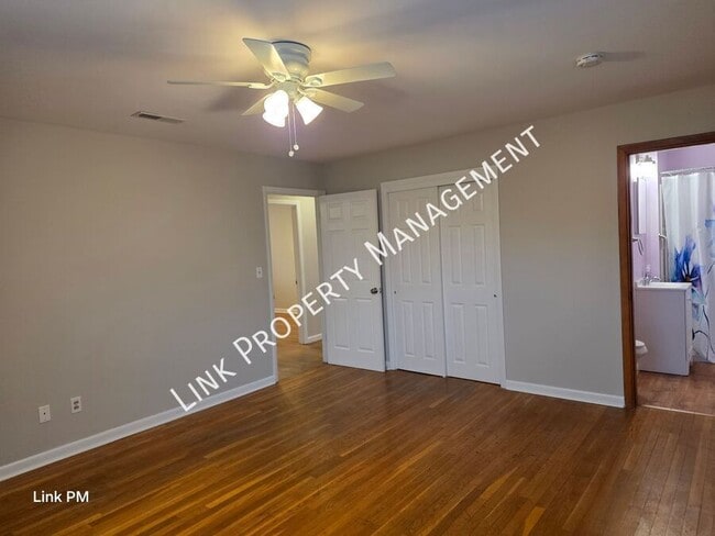 Building Photo - 3731 Knollwood Dr