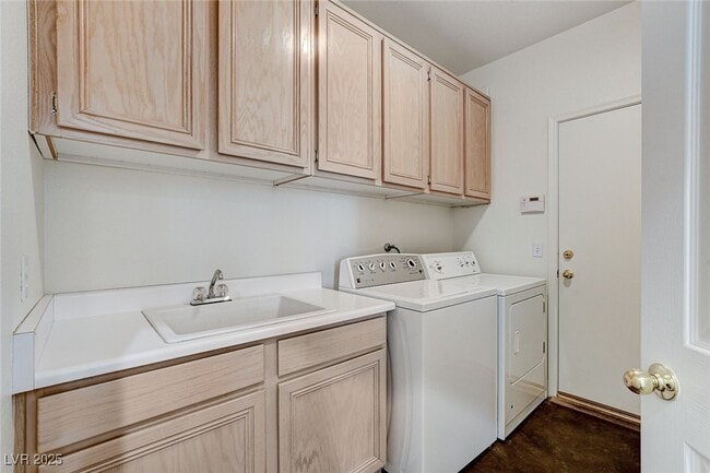 Building Photo - 9244 Pitching Wedge Dr