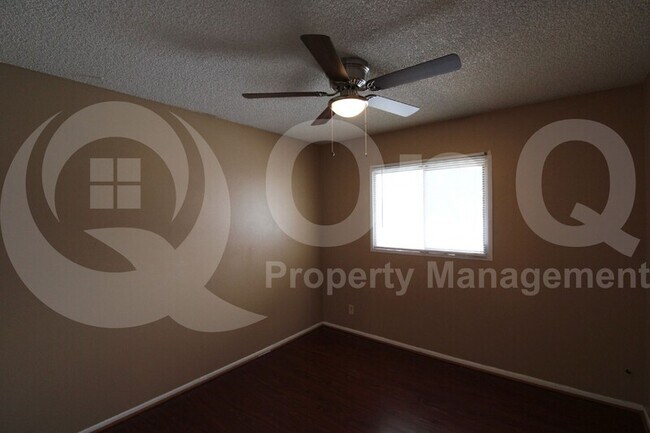 Building Photo - 6560 N 43rd Ave