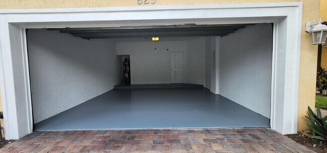 Building Photo - 829 Pipers Cay Dr