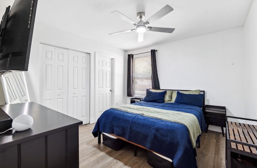 Primary Bedroom - 3801 Carroway St