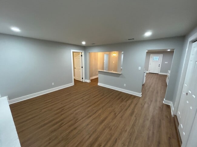 Building Photo - 1326 Whitewater Rd