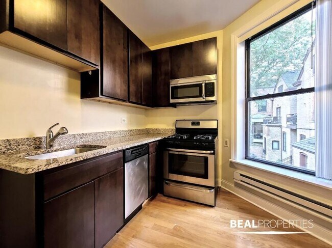 Building Photo - 2 bedroom in CHICAGO IL 60610