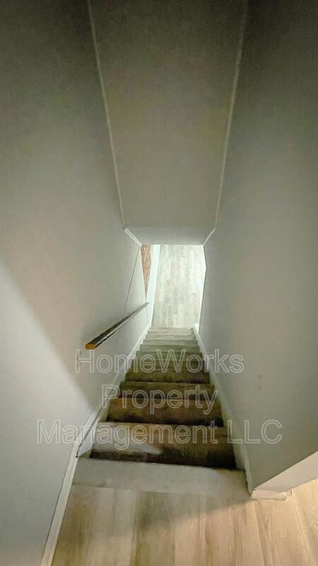 Building Photo - 5642 Chelwynd Rd