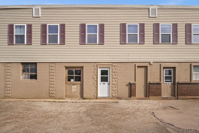 Building Photo - 825 E Wilson St