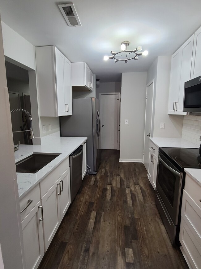 Building Photo - 2311 Treescape Dr