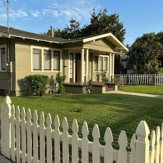 Building Photo - 233 E La Veta Ave