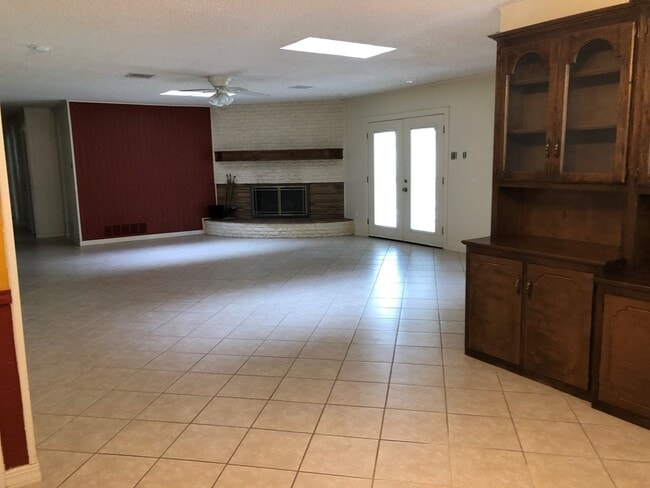 Building Photo - 6209 Glenhaven Dr