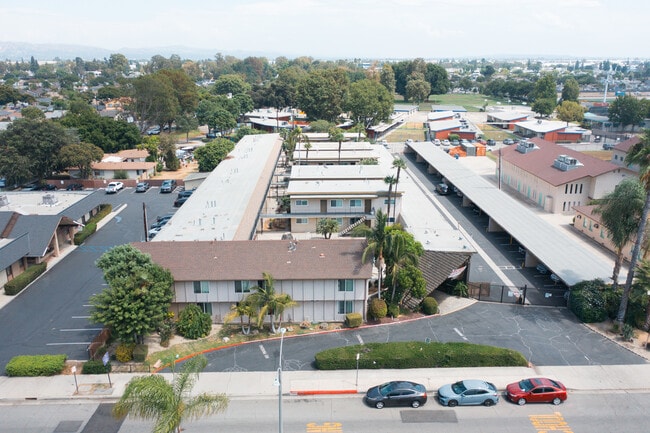 Building Photo - Garden View
