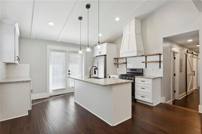 Building Photo - 3258 Highland Dr SE