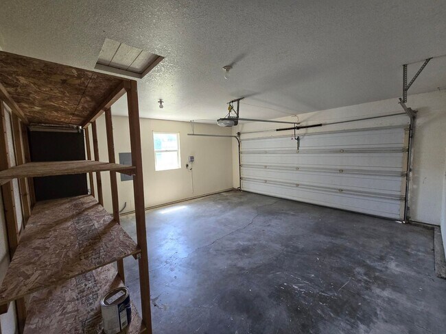 Building Photo - Charming Home on .34 acres!