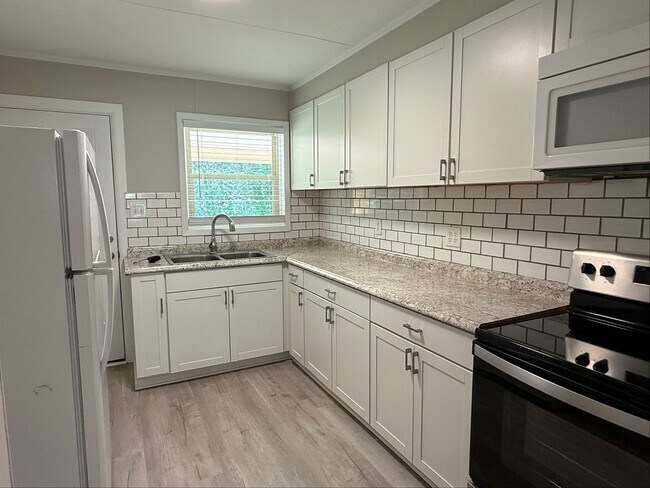 Building Photo - 1771 River Rd