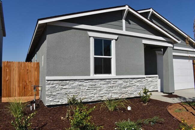 Building Photo - 744 Stephanie Dr