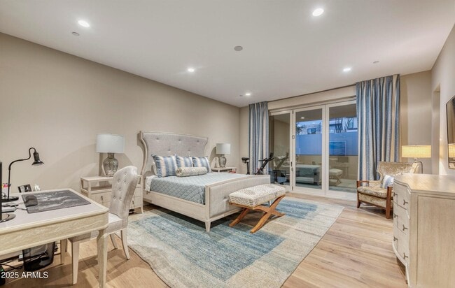 Building Photo - 5553 E Stella Ln