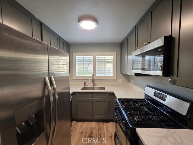 Building Photo - 5525 Canoga Ave
