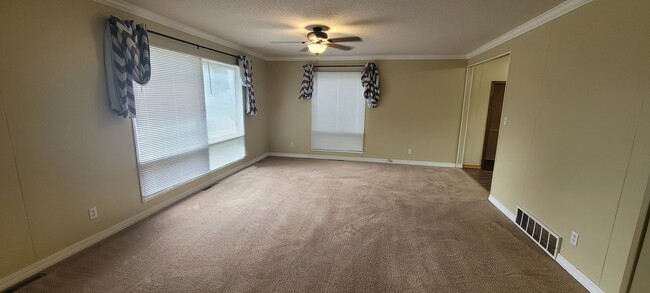 Building Photo - 2907 Birchmont Dr NE