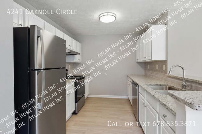 Building Photo - 4241 Oaknoll Cir