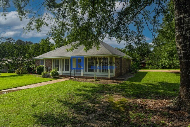 Building Photo - 3 Bed/2 Bath House on a Corner lot in Brandon