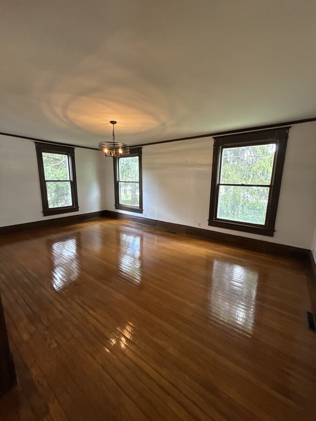 Building Photo - 1819 Northwestern Ave