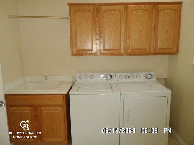 Building Photo - Sun City 55+ Gated Community, Golf Course, Clubhouse, 2 Bedroom, 2.5 Bathrooms, 2.5 Car Garage, 2...