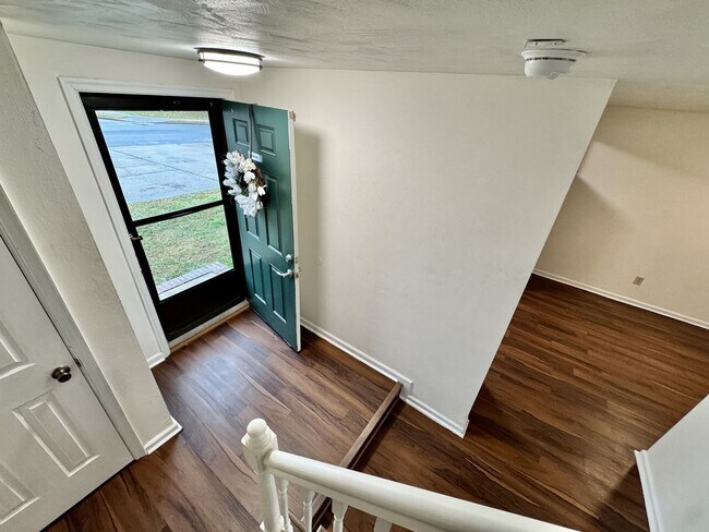 Building Photo - Glenleigh 1st-time Rental! Pet-Friendly, End-Unit Townhome, Cul-De-Sac with HUGE fenced backyard!