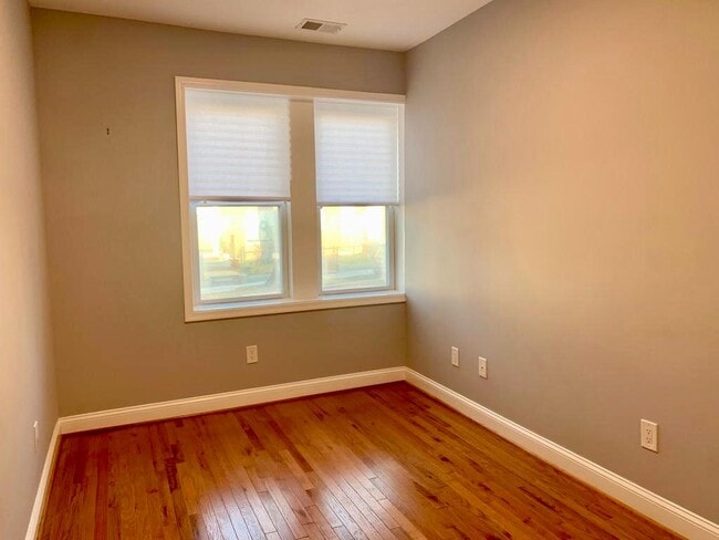 Building Photo - 1141 Owen Pl NE